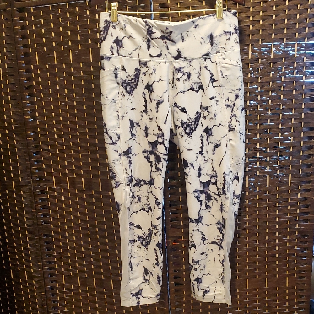 Old Navy Active Powersoft Leggings - Black and White Print